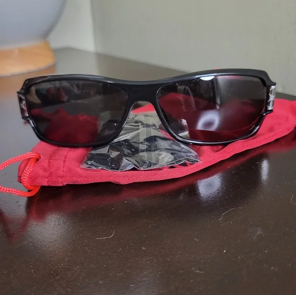 Gucci Sunglasses, Black Frame - Picture 7 of 8